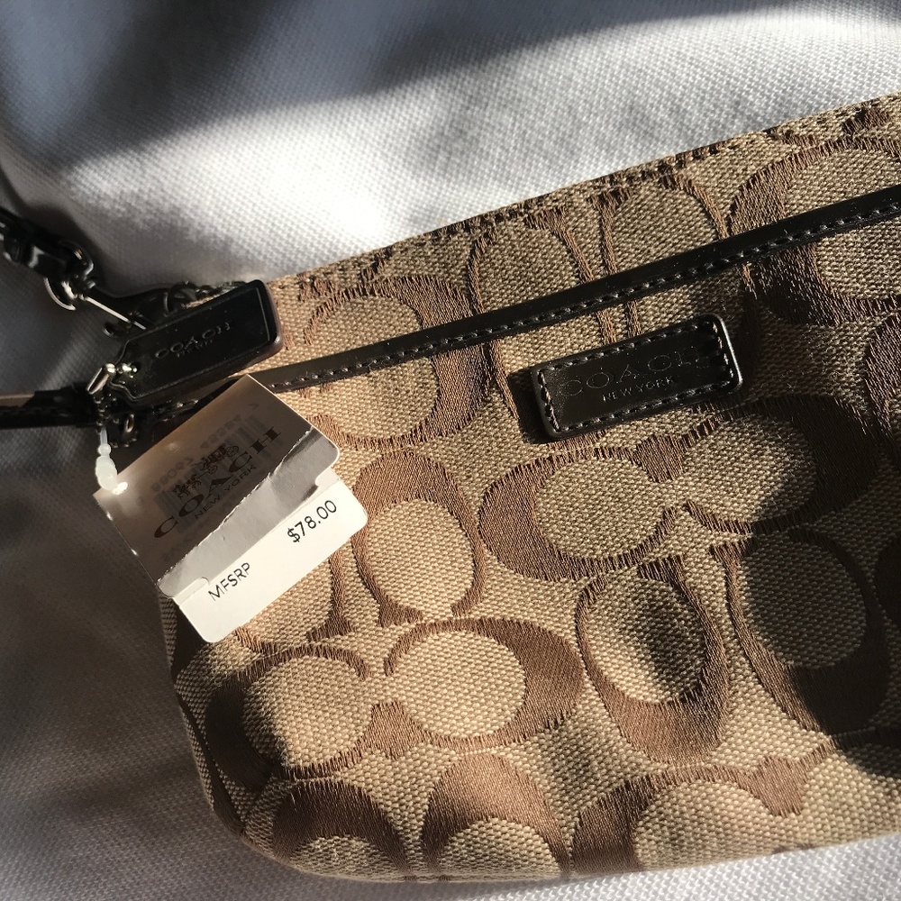 Authentic Coach Wristlet New With Tags - Picture 4 of 8